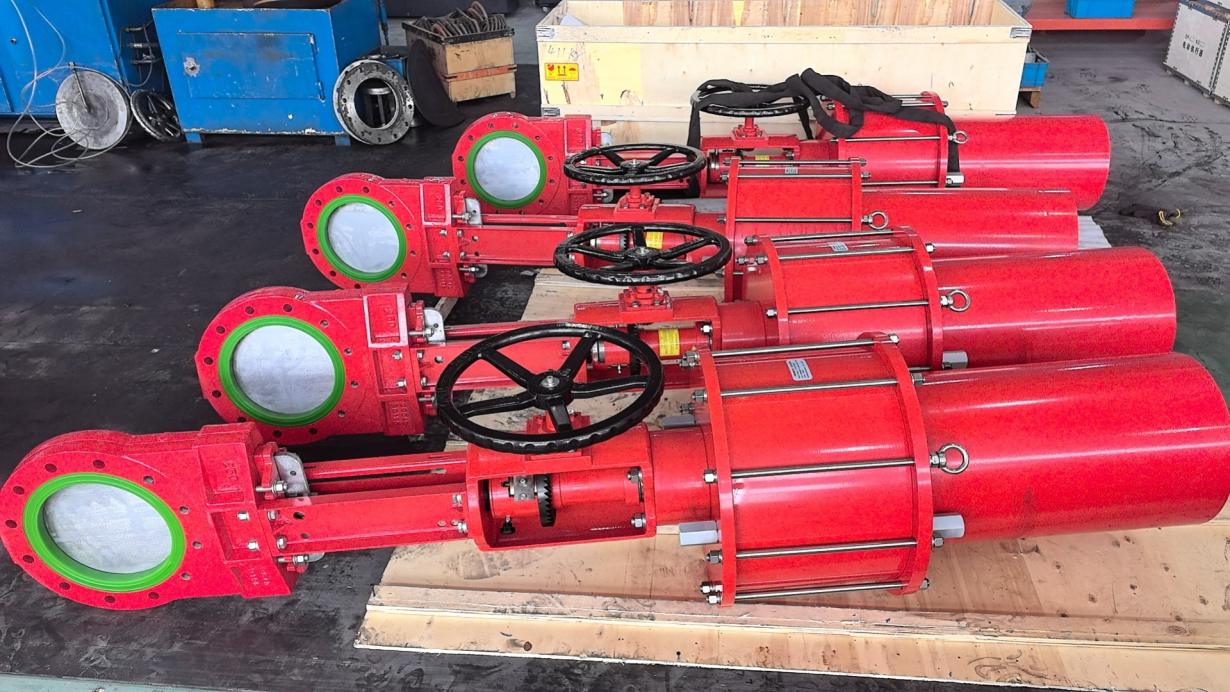 Polyurethane lined knife gate valves